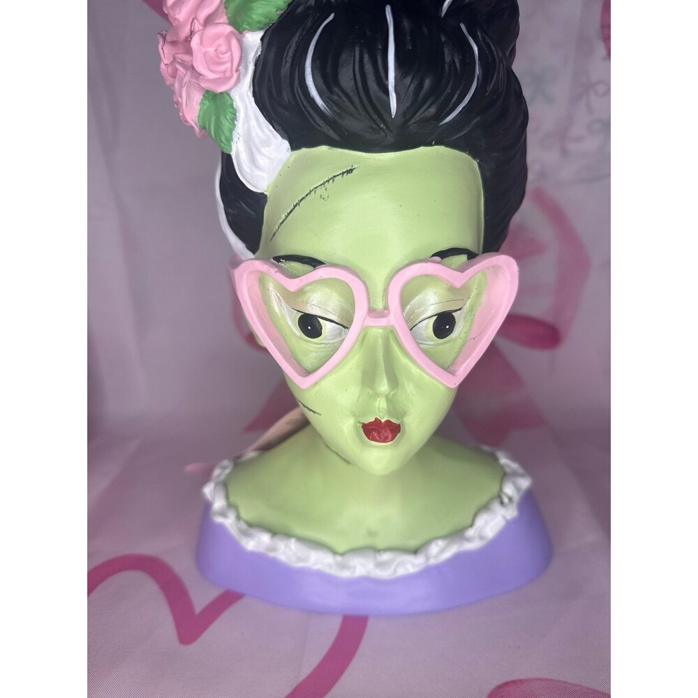 NEW Halloween/Summerween Bride Bust Decor - Picture 4 of 7
